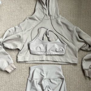 ALO YOGA MATCHING SET (TAN)